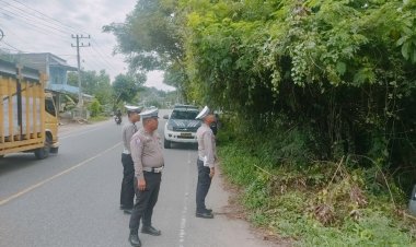 Satlantas Polres Aceh Utara Tindaklanjuti Aduan Warga, Tinjau Pohon Miring di Lhoksukon