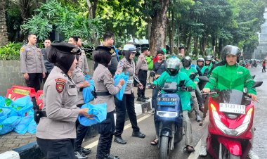 Jaga Jakarta Bersama, Polda Metro Jaya Hadirkan Bantuan untuk Pengemudi Ojol