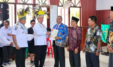 ‎Menteri Nusron Serahkan Sertipikat di Papua: Era Presiden Prabowo Semua Tempat Ibadah Harus Disertipikatkan Tanpa Pengecualian