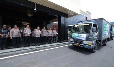 Polda Jatim Berangkatkan Bantuan Kemanusiaan untuk Warga Terdampak Erupsi Semeru