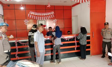 Monitoring Penyaluran BLTS Kesra di Kantor Pos, Polsek Kasui Gencar Sosialisasi Layanan 110