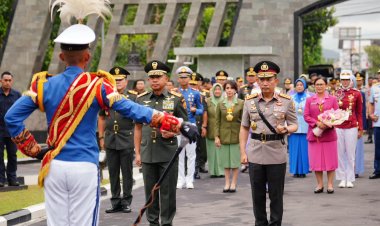 Pimpin Wisuda Prajurit Taruna, Kapolri Tekankan Sinergitas TNI-Polri untuk Wujudkan Indonesia Emas 2045 