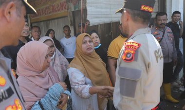 Kapolda Sebrangi Sungai Tingkeum untuk Tembus ke Aceh Utara, Sempat Temui Warga yang Tertahan di Kutablang