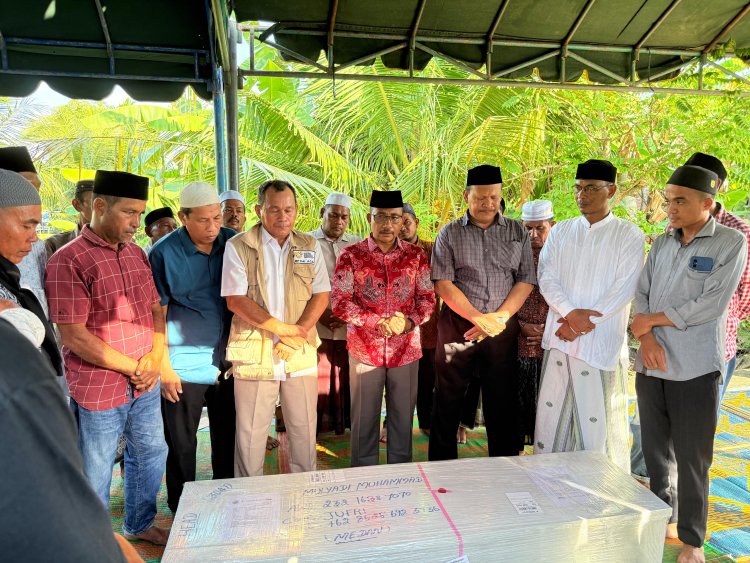 Haji Uma dan BP3MI Antarkan Jenazah PMI Warga Aceh Utara ke Rumah Duka