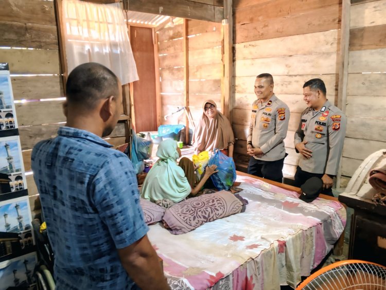 Kapolsek Idi Tunong Berbagi Kebaikan Melalui Program Jum'at Berkah