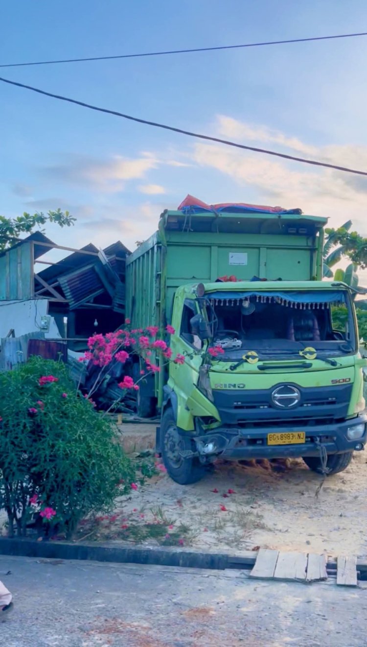 Truk Batubara Hancurkan Rumah Warga Panoban, Tanjung Jabung Barat: Tragedi di Tanjakan Cempedak!