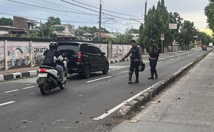 Patroli Perintis Presisi Polres Metro Jaktim Bubarkan Tawuran dan Amankan Sajam di Jl. I Gusti Ngurah Rai