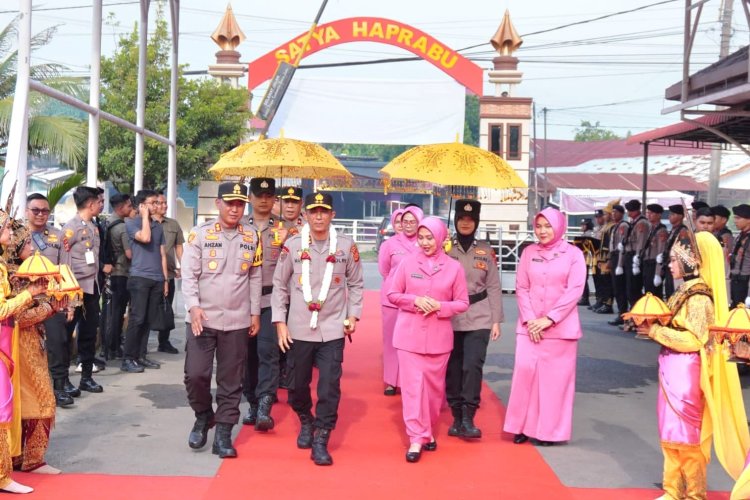 Kapolres Lhokseumawe Sambut Kapolda Aceh, Berikan Arahan Kepada Personil dan Serahkan Bingkisan Kepada Mantan Kombatan GAM