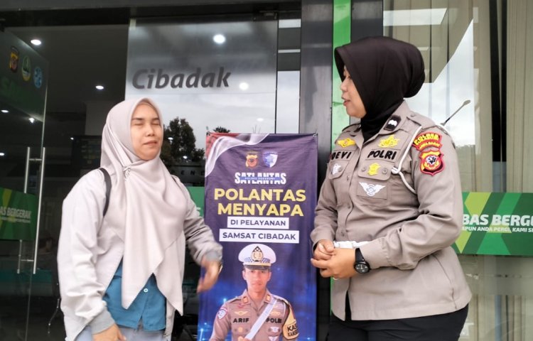 ‎Satlantas Polres Sukabumi Tingkatkan Pelayanan Publik Melalui Program "Polantas Menyapa" di Samsat