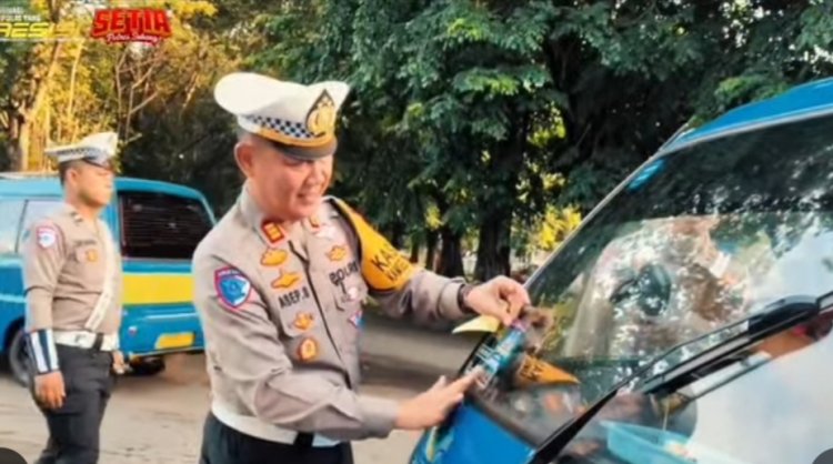 Operasi Zebra Lodaya 2025 : Polres Subang Beri Apresiasi Pengguna Jalan Tertib Lalu Lintas