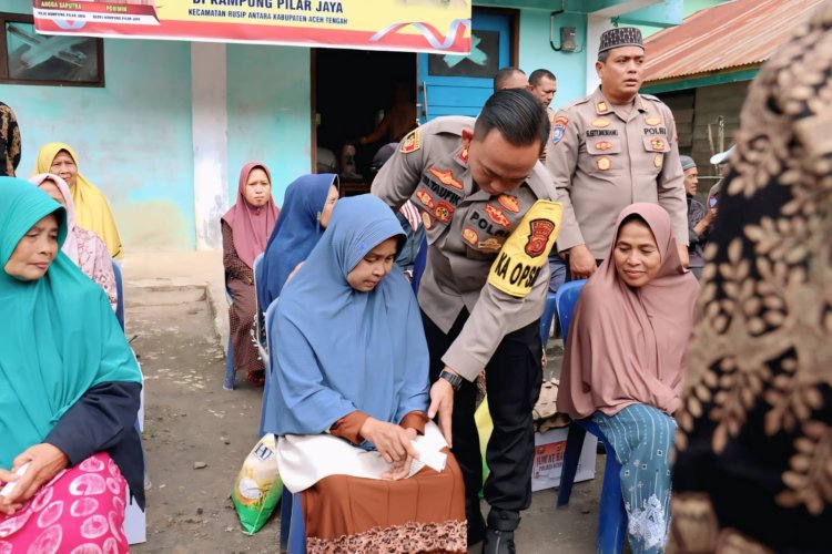 Jumat Berkah Polres Aceh Tengah Berbagi Dengan Warga Pilar Jaya 20 Paket Sembako Dan Tali Asih Diterima