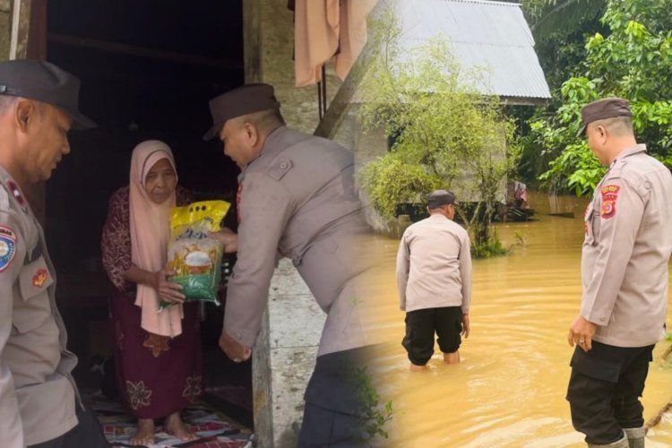 Personel Polsek Indra Makmu Bantu Warga dan Serahkan Beras Kepada Warga Yang Terdampak Banjir
