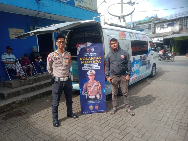 ‎Satlantas Polres Sukabumi Gelar Program "Polantas Menyapa", Edukasi Masyarakat tentang Administrasi Kendaraan