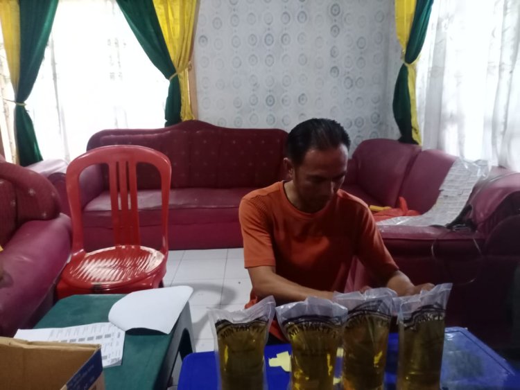 Pemkam Gunung Sangkaran Menyalurkan Bantuan pangan,Beras dan Minyak Goreng