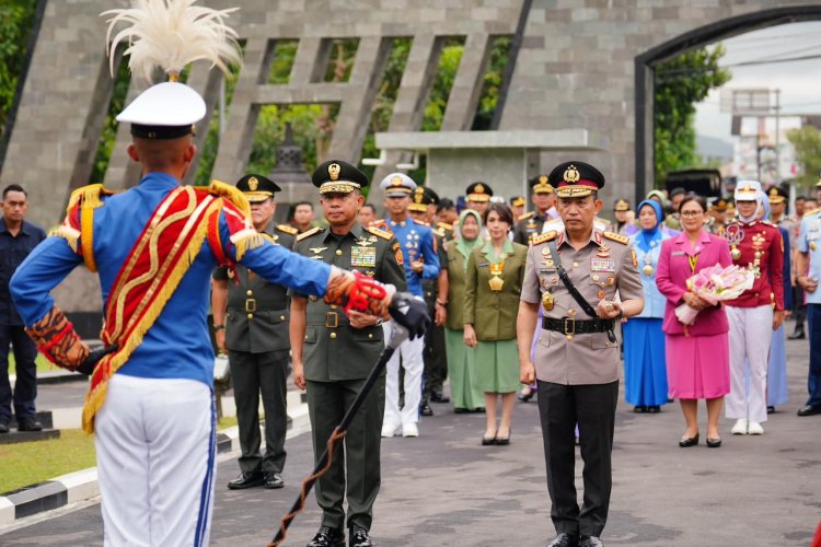 Pimpin Wisuda Prajurit Taruna, Kapolri Tekankan Sinergitas TNI-Polri untuk Wujudkan Indonesia Emas 2045 