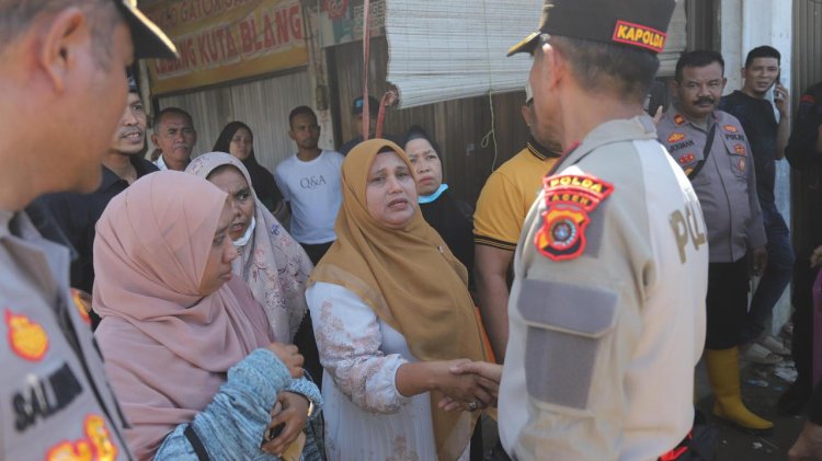 Kapolda Sebrangi Sungai Tingkeum untuk Tembus ke Aceh Utara, Sempat Temui Warga yang Tertahan di Kutablang