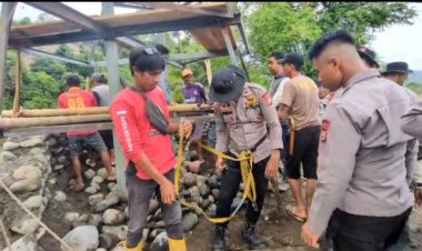 POLRI GERAK CEPAT RESPON PIDATO PRESIDEN PRABOWO, SATBRIMOBDA SULSEL BANGUN JEMBATAN GANTUNG DI SOPPENG