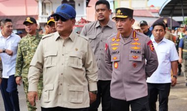 Kapolri Dampingi Presiden Cek Lokasi Pengungsian Korban Banjir di Tapanuli Tengah mas