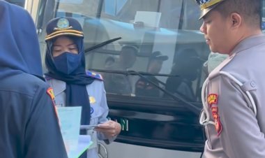 Satlantas Polres Banjar Laksanakan Ramp Check Kendaraan Bus Penumpang Massal dalam Rangka Cipkon Operasi Lilin Lodaya 2025