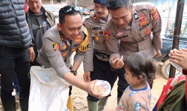 Kapolres Aceh Tengah Salurkan Bantuan Sembako untuk Korban Bencana Alam di Kecamatan Bintang