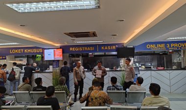 Itwasda Polda Metro Jaya Kenalkan SP4N-Lapor ke Warga di Lokasi Samsat Jakarta Selatan