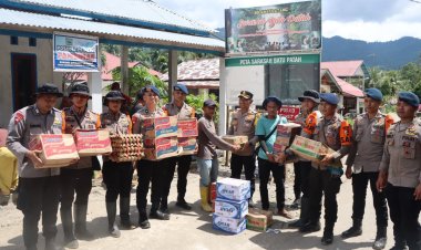 Polres Padang Pariaman Salurkan Bantuan ke Warga Terdampak di Korong Sipisang sipinang Nagari Anduring Kecamatan 2x11 Kayu Tanam 