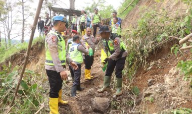 Polresta Bukittinggi Kembali Salurkan Bantuan ke Warga Terdampak di Jorong Sungai Landia