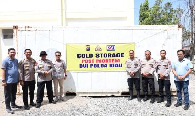 Peti Pendingin Jenazah Bantuan Polda Riau Tiba di RSUD Lubuk Basung Agam