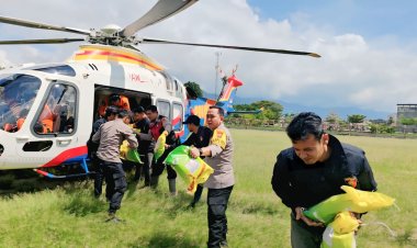 Polri Kirim Bantuan untuk Korban Banjir-Longsor Aceh dan Sumut, Kapolres Aceh Tengah Jemput Langsung di Takengon