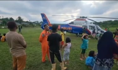 Kru Helikopter Polri Dampingi Warga di Tengah Bencana, Anak-Anak Aceh Tamiang Jadi Sumber Semangat
