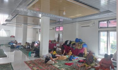 Polri dan BPBD Kota Padang Salurkan Air Bersih ke Lokasi Terdampak, Pastikan Kebutuhan Warga Terpenuhi