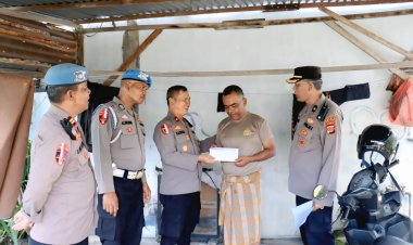 Kapolres Aceh Tengah Berikan Tali Asih kepada Personel Polri dan ASN Terdampak Bencana Alam