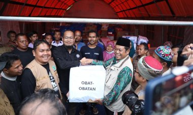 Menteri Nusron Salurkan Bantuan dan Dengar Jeritan Warga yang Kehilangan Keluarga di Kabupaten Agam