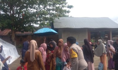 Polda Sumbar Salurkan Bantuan untuk Ibu dan Balita Terdampak Banjir Bandang di Nanggalo