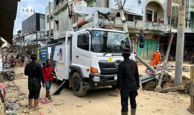 Personel Brimob Kawal Penormalan Listrik di Aceh Tamiang