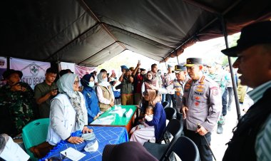 Tinjau Pengungsian di Aceh Tengah, Kapolri Tekankan Percepatan Perbaikan Akses hingga Distribusi Bantuan