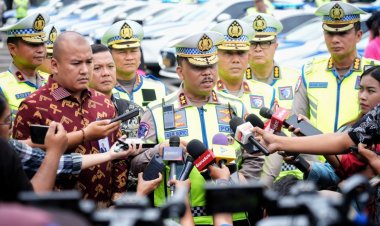 ‎Kakorlantas Polri Lepas Tim Kemanusiaan, Berikan Bantuan Mobil Patroli dan Sembako Untuk Aceh dan Sumut