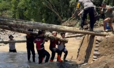 PEMBANGUNAN JEMBATAN DARURAT DI SALAREH AIA, POLRES AGAM PERCEPAT PEMULIHAN AKSES WARGA