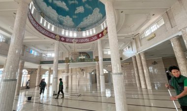 Usai Dibersihkan Personel Polri, Masjid Terdampak Bencana di Aceh Kini Bisa Dipakai Warga