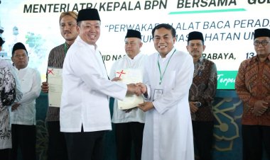 Jelang Natal, Romo Wahyu Terima Sertipikat untuk Gereja Katolik Fransiskus Asisi sebagai Kado Natal bagi Umat