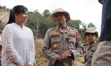 Polwan Tapteng Lupakan Selamatkan Harta Demi Evakuasi Tetangga dari Longsor