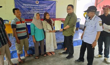 Kantah Kabupaten Lampung Tengah Bagikan Sertipikat di 2 Kampung
