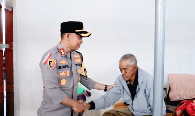 Kapolres Aceh Tengah Sapa Warga Pengungsi di Kecamatan Ketol, Salurkan Bantuan Kemanusiaan