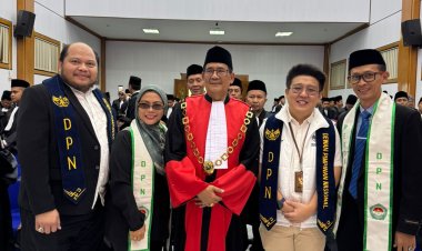 Momentum Pengambilan Sumpah Advokat KNAI, Christopher Anggasastra, S.M., S.H. Serahkan Plakat Kehormatan ke Pengadilan Tinggi Bandung