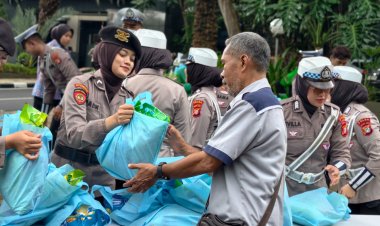 Polda Metro Jaya Hadir untuk Ojol dan PHL Lewat Program Jum’at Peduli