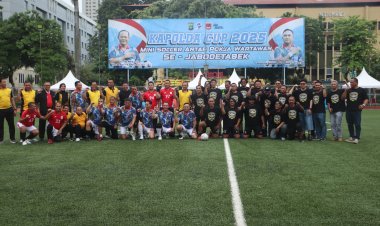Minisoccer Bareng Wartawan Kapolda Metro Jaya Bangun Soliditas dan Sinergi