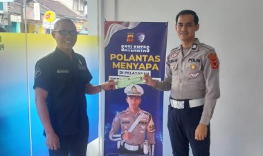 ‎Polantas Menyapa: Program Inovatif Sat Lantas Polres Sukabumi Dekatkan Diri dengan Masyarakat di Samsat Cibadak