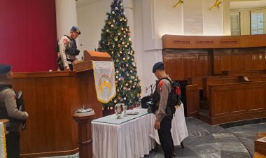 Brimob Metro Jaya Laksanakan Sterilisasi Gereja Immanuel, Pastikan Pelayanan Keamanan Ibadah Natal di Jakarta