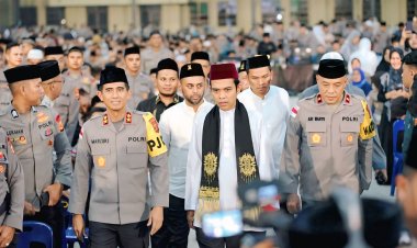 Ustad Abdul Somad Sampaikan Tausiah Trauma Healing di Polda Aceh Melalui Pendekatan Religi