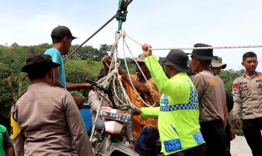 Polres Bener Meriah dan Brimob Pasang Tali Sling, Pulihkan Akses Warga Pasca Bencana di Bener Meriah dan Aceh Tengah